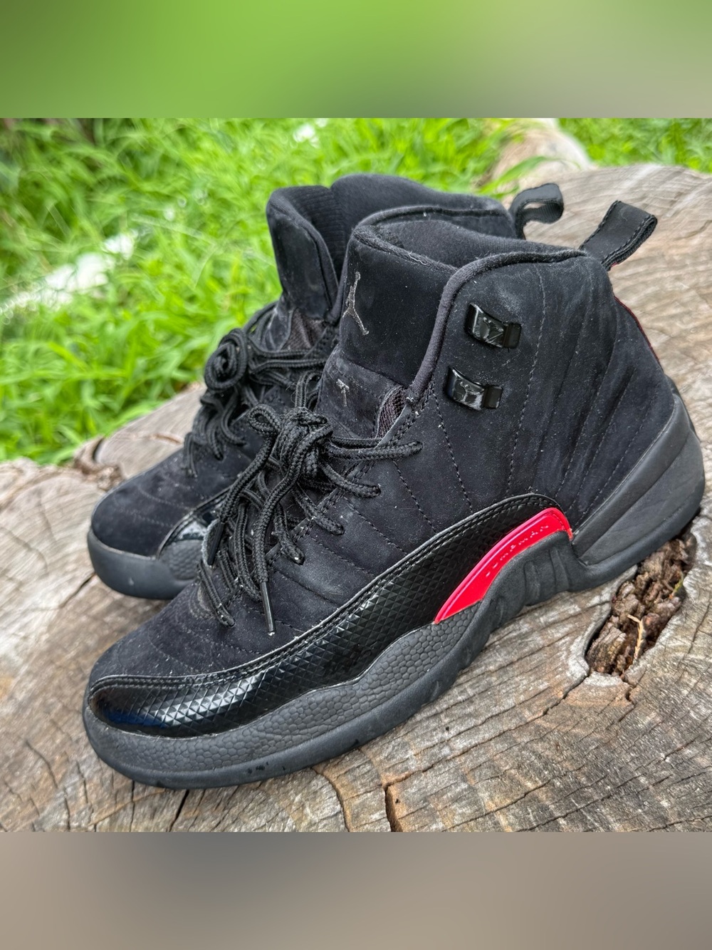 Used Nike Air Jordan 12 Retro Basketball Shoes Sneakers boys size 6.5